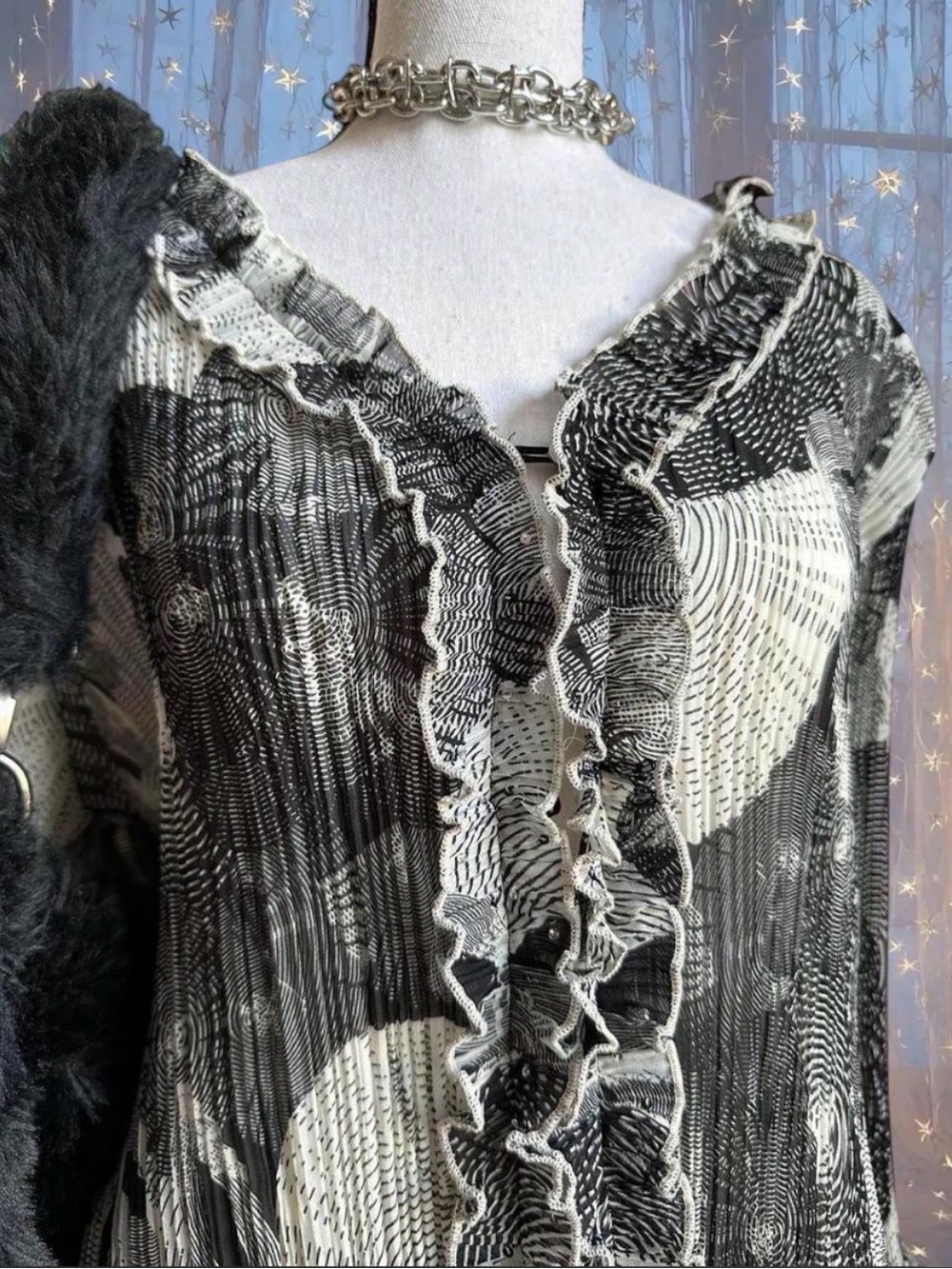 Alberto Makali Black & White Ruffled Long Sleeve Blouse - Picture 4 of 6